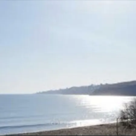 Beach Home بيت للعطل